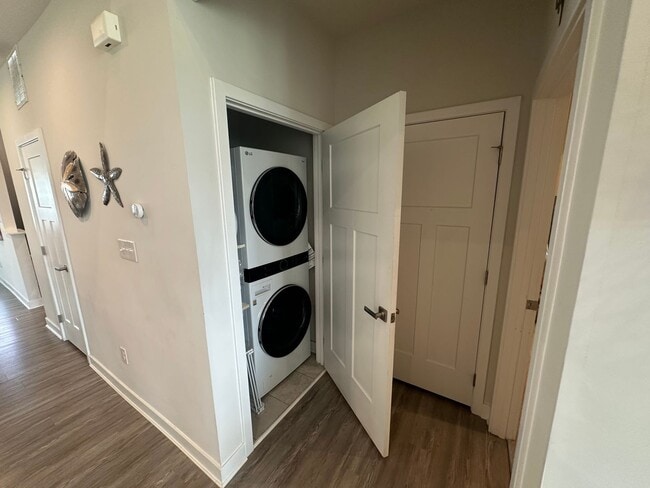 Building Photo - Townhouse in Sunset Glen