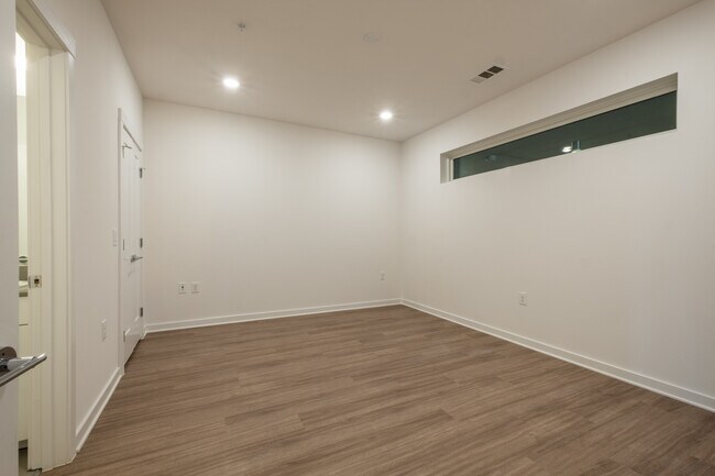 Building Photo - South Austin 2BR Condo with Balcony & Luxury Amenities