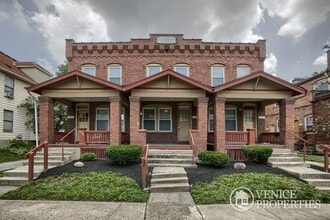 Building Photo - Charming 2BR on Lane and Indiana