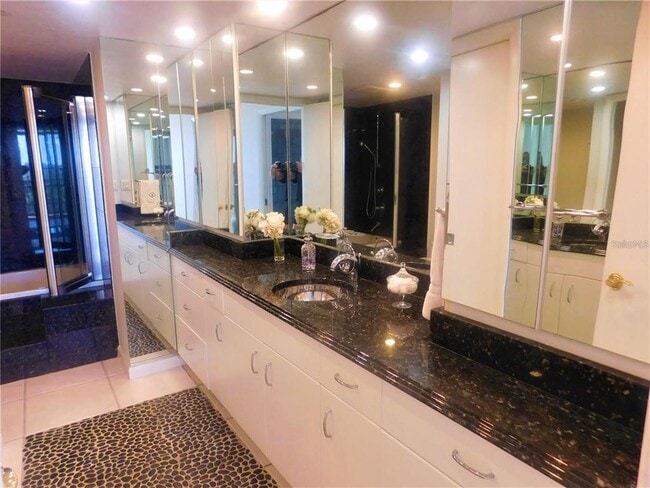 Building Photo - 627 Alhambra Rd