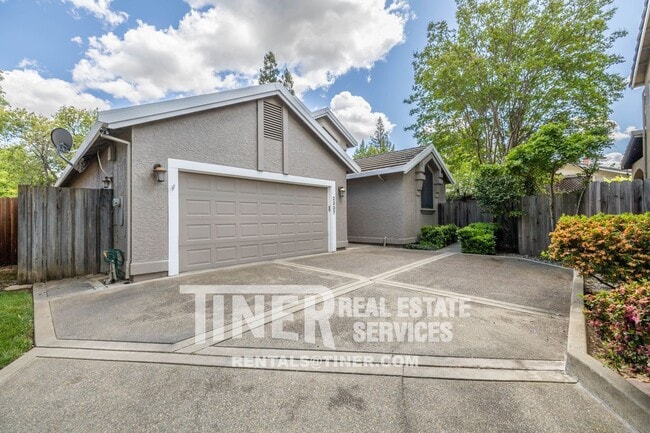 Building Photo - 2337 Fallwater Ln