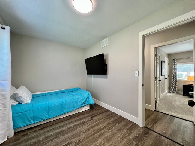 Building Photo - Quaint 4 Bedroom furnished Ranch Home in Mason Ohio