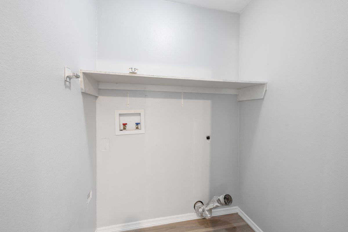 Building Photo - 1206 E Samano St