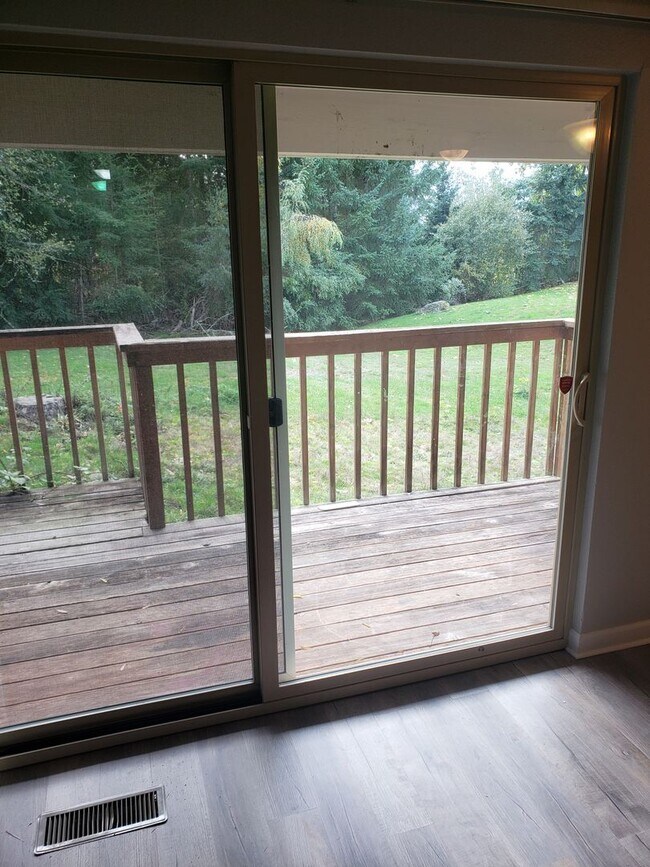 Building Photo - Emerald Ridge High School Duplex
