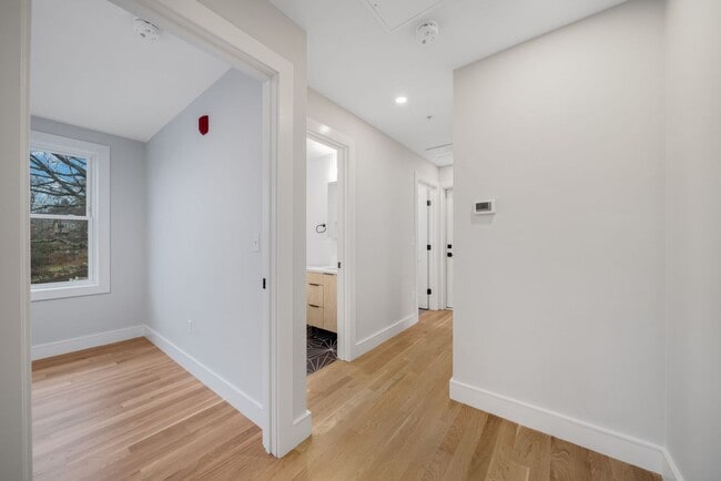 Building Photo - 7-9 Wenham St