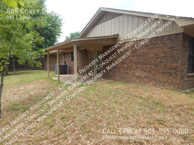 Building Photo - 808 Corey Dr