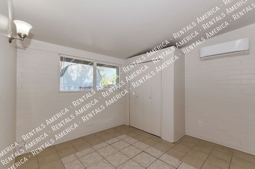 Building Photo - 3054 N Sparkman Blvd