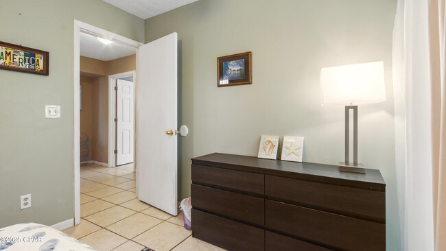 Building Photo - 513 Lantana St