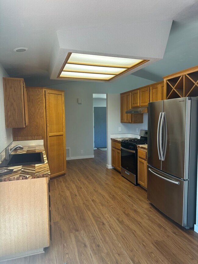 Building Photo - 744 N Trigo Ln