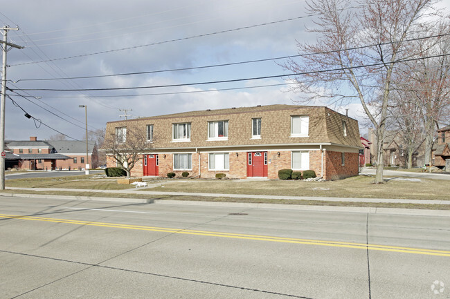 Primary Photo - Worthington Court Apartments
