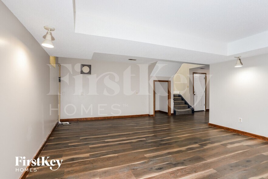 Building Photo - 405 Montbrook Dr