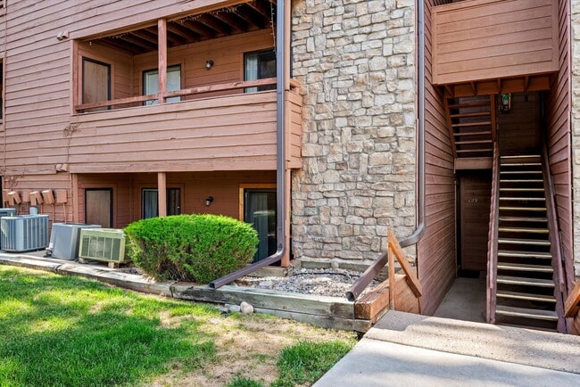 Building Photo - Updated 1 Bed Condo | Reserved Parking, Covered Patio & Fireplace