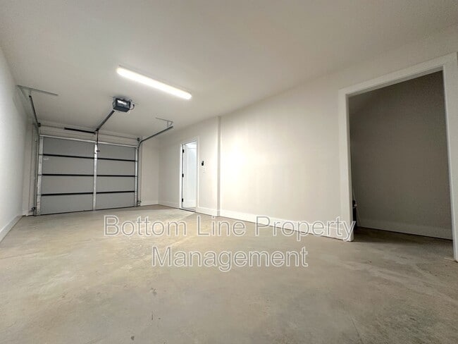 Building Photo - 1352 Briar Creek Rd