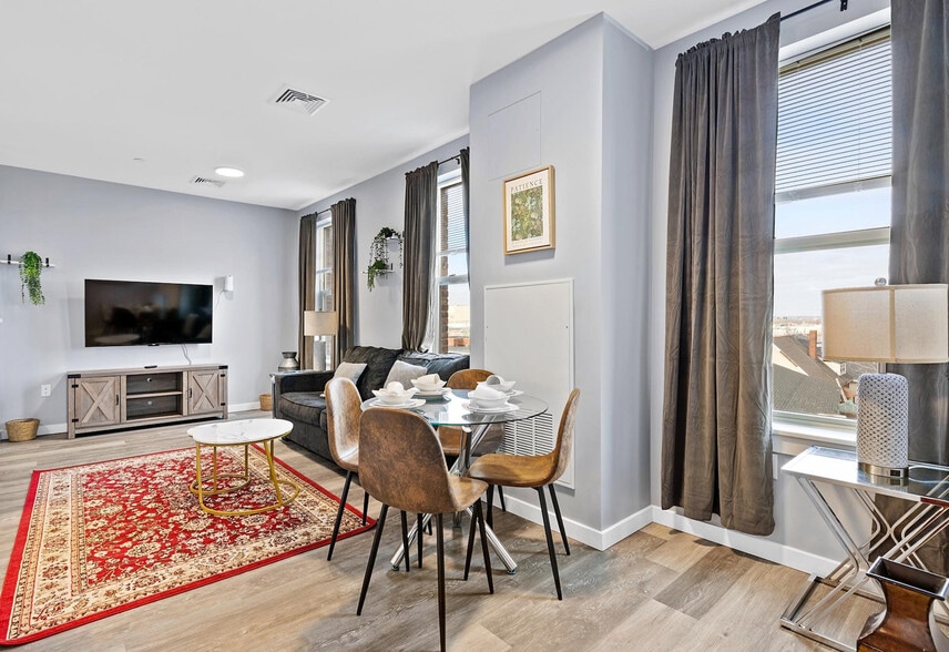 Building Photo - 95 Broadway-SI ID1240351P