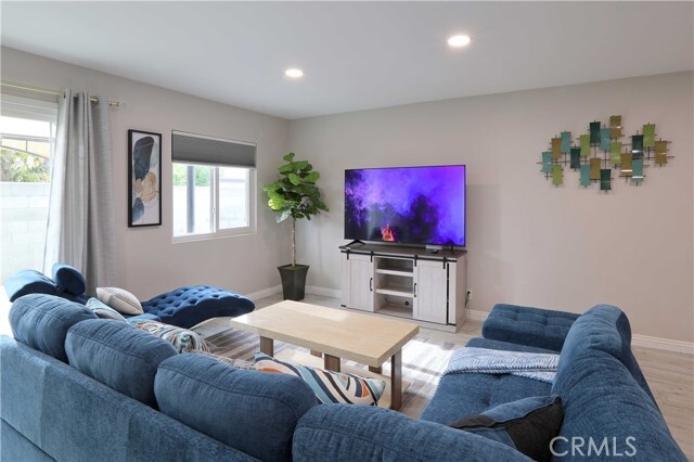 Building Photo - 6548 Sequoia Dr