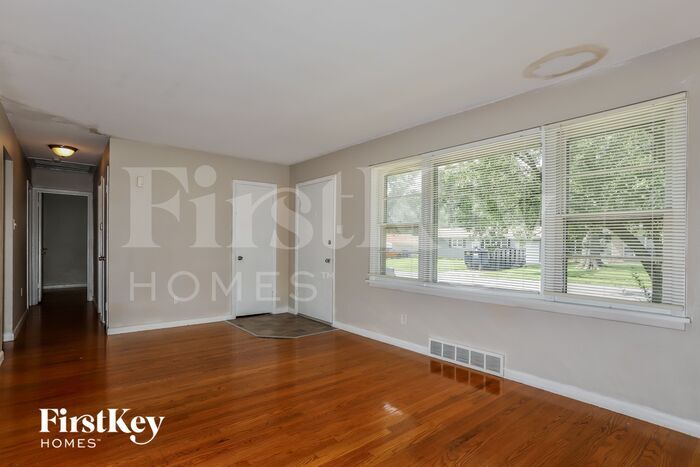 Building Photo - 1355 Del Rey Dr