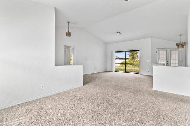 Building Photo - Annual ** 4 Bed / 3 Bath Single Family Hom...