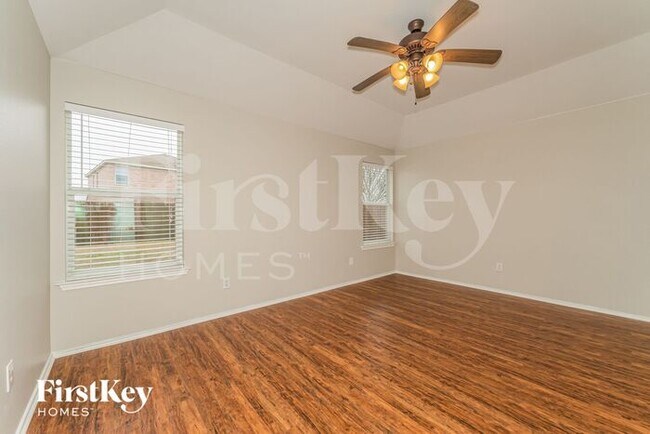 Building Photo - 207 Amherst Dr
