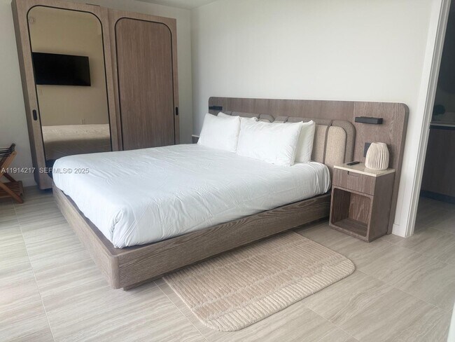 Building Photo - 580 72nd St