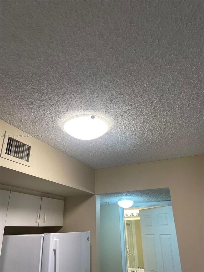 Building Photo - 2640 S University Dr