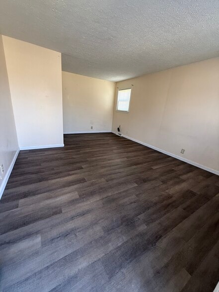 Building Photo - 1736 Greenwood Rd