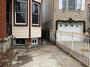 Building Photo - 357 N 7th St