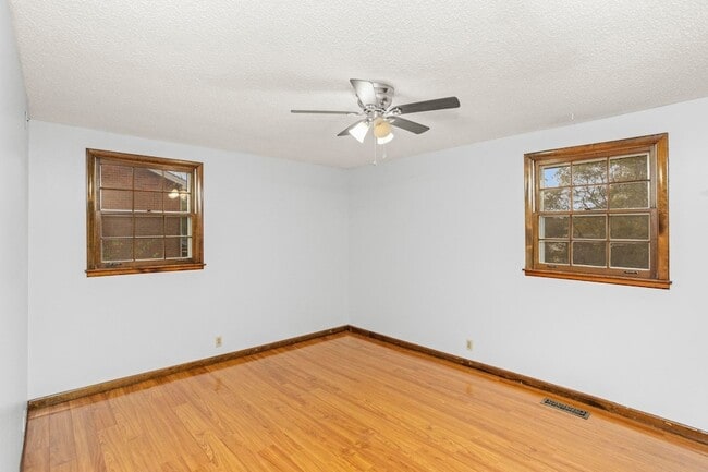 Building Photo - 2909 Cherry Hills Dr