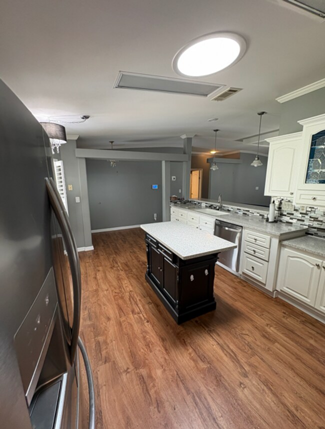 Building Photo - 5600 Bald Eagle Dr