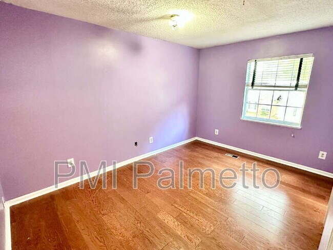 Building Photo - 844 Bentley Dr