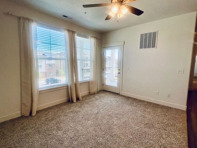 Building Photo - Brand-new Condo Conveniently Located in Ri...