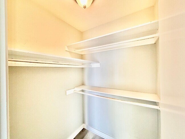 Building Photo - 258 E Surfside Dr