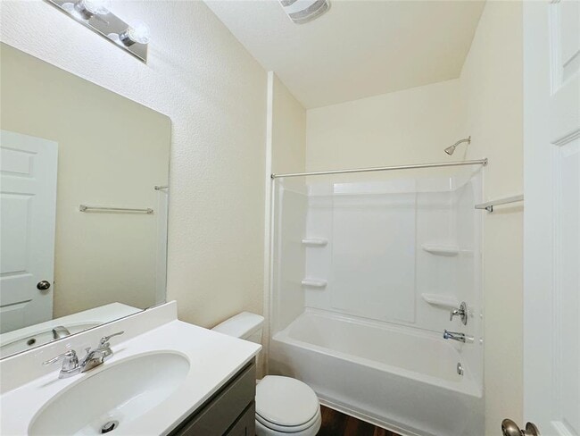 Building Photo - 596 Papaya Dr