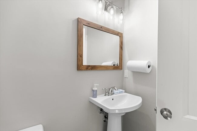 Building Photo - 100 Turtle Brook Rd