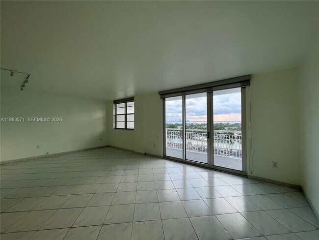 Building Photo - 5825 Collins Ave