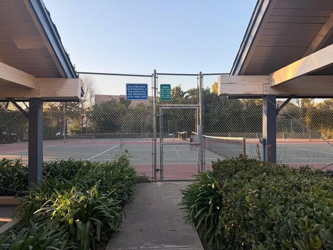 Building Photo - Updated 2 Bedroom, 2 Bath Condo in Gated Summershore Community – San Jose!