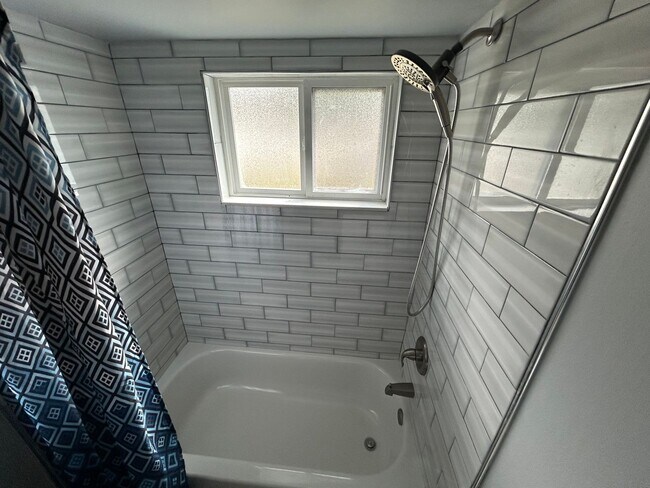 Building Photo - Charming 2-bedroom 1-bath home