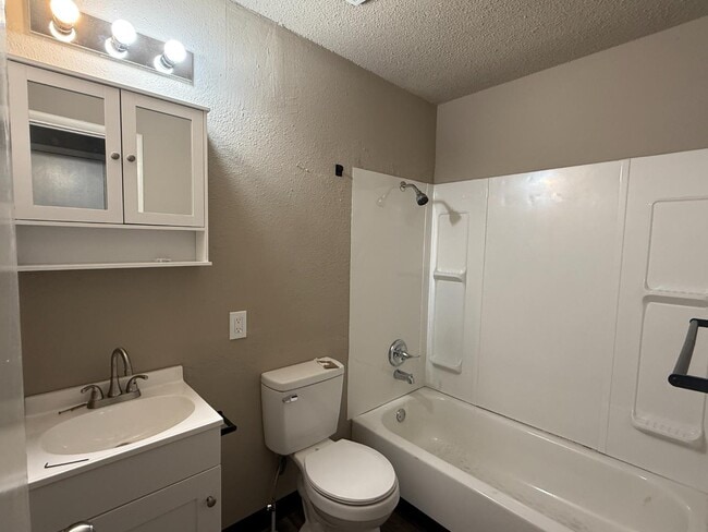 Building Photo - 2320 Haskell St