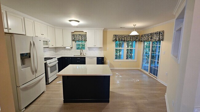 Building Photo - First Offering! Single-Story 3BR/2BA House In Chesterfield - Available Now!