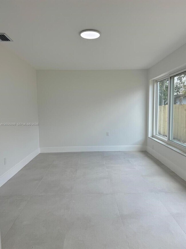 Building Photo - 4028 SW 49th Ct