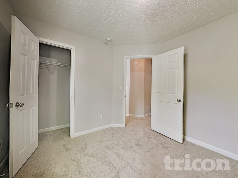 Building Photo - 460 Vinemont Ridge