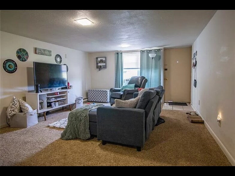 Primary Photo - 206 N Main St