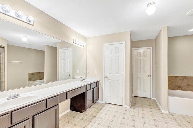 Building Photo - 461 Mystic Glen Loop