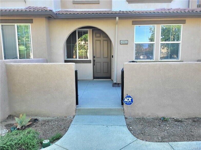 Building Photo - 40955 Belleray Ave