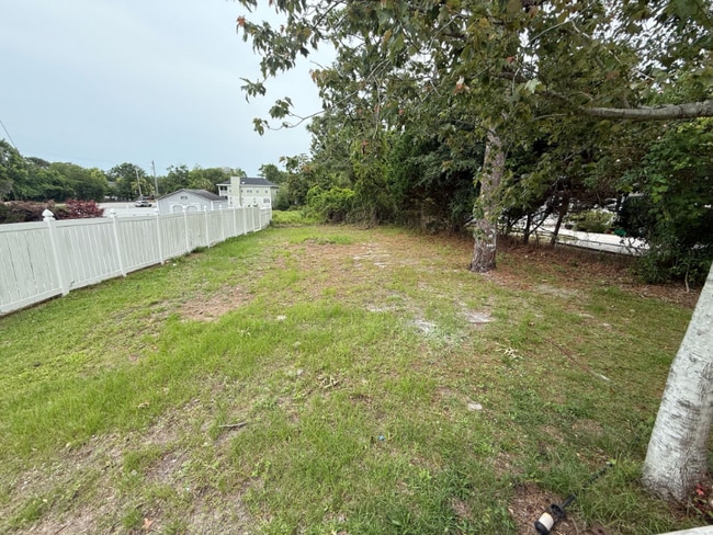 Building Photo - 5918 Woodside Ave