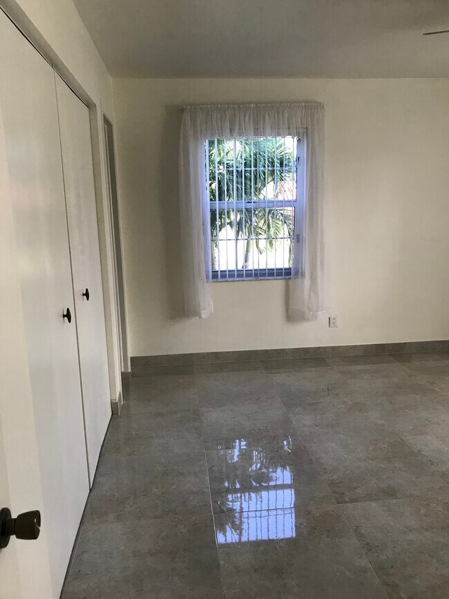 Master bedroom - 11701 SW 108th Ln