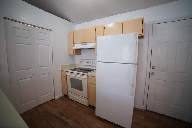 Building Photo - 6315 S Placid Pl