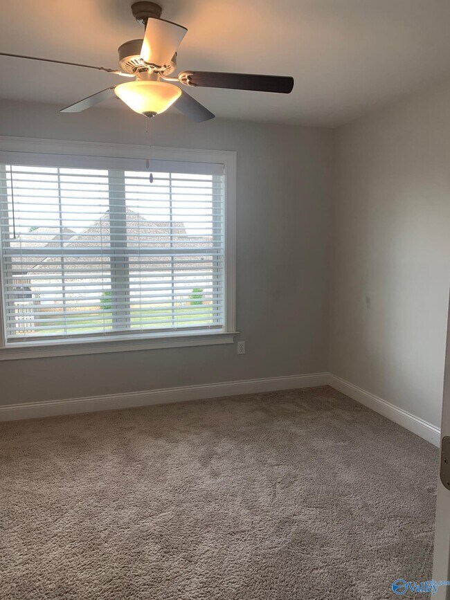 Building Photo - 22883 Ledges Dr