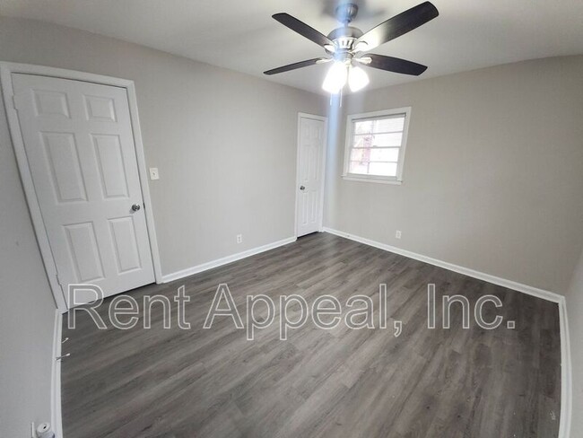 Building Photo - 2916 Carriage Ln