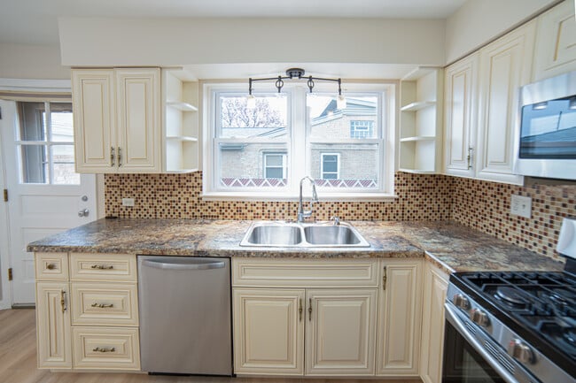 Building Photo - 4841 Lamb Dr