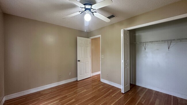 Building Photo - 487 Carrigan Ave
